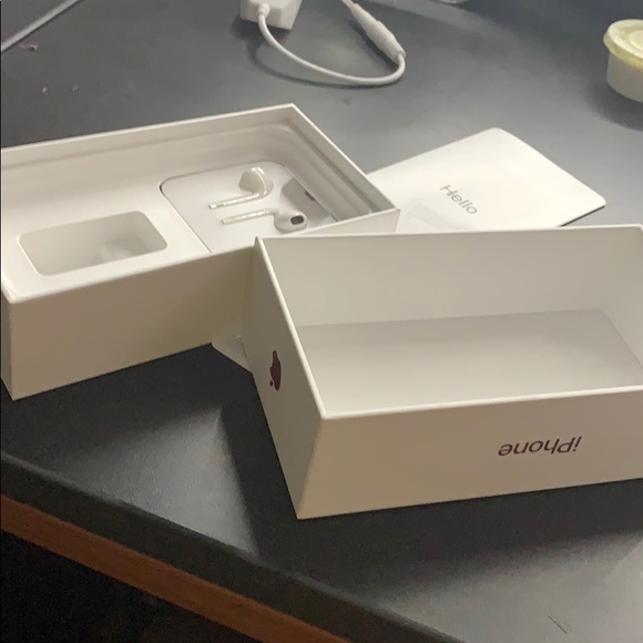 Brand new Apple earphones - Picture 2 of 2